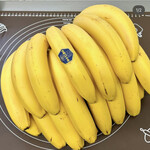 ジョージのスイーツ - チョー立派なバナナを仕入れている。バナナ写真はインスタから拝借