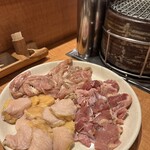 炭焼地鶏 やんべ - かわ　せせり　もも