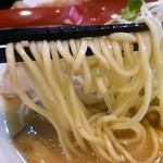 麺69 チキンヒーロー - 鶏中濃　麺リフト