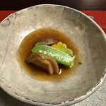 あかん鶴雅別荘　鄙の座 - 煮物　蝦夷鮑の柔らか煮と旬の野菜焚き合わせ