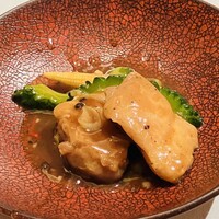 中国飯店 琥珀宮 - 鶏肉と夏野菜の豆豉炒め