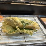 揚げたて天ぷら から天 - 　　鯵大葉　　　大きくておいしい！！