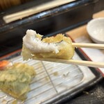 揚げたて天ぷら から天 - 　　　　　⭕️ハモ　　　肉厚！！　塩&ポン酢で食べた