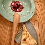 enboca Oiwake - ビーツのフムスと生地焼き