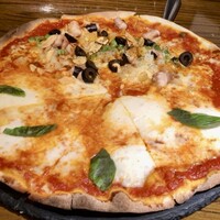 渋谷アチェーゾ - ピッツァ（ハーフ&ハーフ）1618円