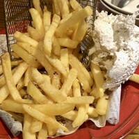渋谷アチェーゾ - こぼれポテトフライ　トリュフクリーム添え748円