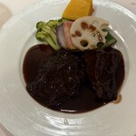 レストラン アミューズ - 2025/8/18 ブツフ•ブラギニョン　牛ホホ肉の5時間煮込んだ赤ワイン仕立て煮込み