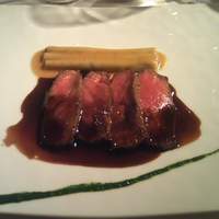 オーベルジュ・ド・リル サッポロ - 和牛ロース肉のロースト　セップ茸を詰めたマカロニ添え