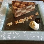 富士屋ホテル ラウンジ - マーブルケーキの寄木細工風