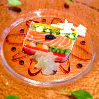 グランド キッチン - 前菜。スモークサーモンと季節野菜のテリーヌ