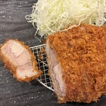 とんかつ神楽坂さくら 伊勢崎宮子店 - 断面はほんのりピンクで良い色^ ^
