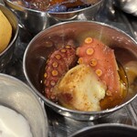 スパイスアンドカレー黄金の風 - タコのスパイスオイル漬け