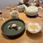 Chinese restaurant KUE - 桃と杏仁豆腐＋巨峰のアイスとテリーヌ