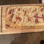 シュマッツ - フラムクーヘン(ドイツ風ピザ)