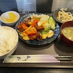 秋月 - 日替定食700円 鷄唐の酢豚
