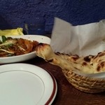 ダバ インディア - ブナチキンマサラとナン