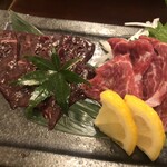 もつ鍋ながまさ - 馬レバー刺しと馬刺しの赤身(≧∀≦)