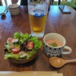 八戸バル168 - 前菜サラダ、トマトスープ、3点盛り付き