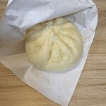 中華点心 茶寮 - 肉まん ¥350- (税込)