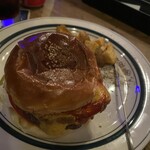 ザ・コーナー ハンバーガー＆サルーン - 