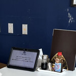 堂ヶ島食堂 - 1階のテラス席。注文はタッチパネルで行います。