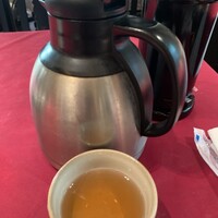 中國名菜 龍坊 代官山店 - 冷たいお茶はジャスミン茶　ポットでもらえるのが嬉しい