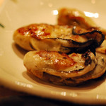 Oosaka Kicchin - 季節のおすすめ料理、大人気の、牡蠣の鉄板焼