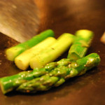 OSAKAきっちん。 - 大人気のアスパラの鉄板焼