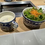 横浜焼肉kintan - スープとサラダ、おかわり無料コース