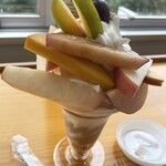 オウ ショウ カフェ - ももパフェ ¥1000