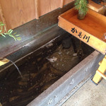 かも川 - うなぎ生簀