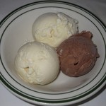 Wolfgang's Steakhouse by Wolfgang Zwiener - 2014年のバニラ＆チョコレートミックス＄9.95