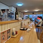 地酒屋 ぽん - バブル末期の洋食屋かサテンっぽい店内