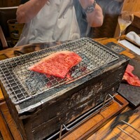 松阪牛 寿ゞきん - 炭は備長炭　一枚焼きはお店の方が焼いてくれます