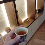 IRTHレストラン - 入店時にはアラブコーヒーの振る舞い