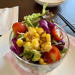 イタリアン　キッチン　グリュック - 彩りの良いサラダとドリンクが付いてきます♪