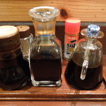 Robata Jin - 醤油は種類があって、刺身は刺身醤油でどうぞ