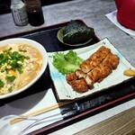 ほびーい喫茶店 - とじうどん 700円
      、おにぎり(ツナマヨ) 250円
      、単品カツ(お値段お任せ)