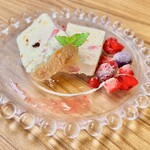 音羽創作バル 1715 - しゃくしゃく感が美味しい、アイスケーキ
