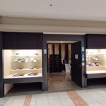 新大和 - マーケットプレイスの一番奥にあって目立たないのでお昼時でも空いていた。