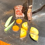 創作鉄板焼き ラフアージョ - お肉が焼かれはじめたよ〜( ¤̴̶̷̤́ ‧̫̮ ¤̴̶̷̤̀ ) ✧