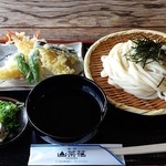 山茶花 - 天ざるうどん　730円。