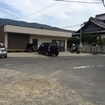 奥の方にも、食べるてる人発見