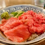 炉ばた」。 - (ランチ)丼 生本まぐろと剥き身/1,320