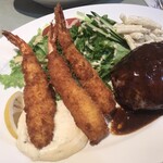 タカセ - 「ハンバーグ&エビフライ」（1,900圓）。