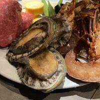 八重洲 steak & seafood 鉄板焼き 一心 - 伊勢の鮑が生きている。今日はこれは絶対食べる^_^