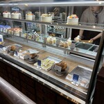 RANMEISYA SWEETS FACTORY - 店内スィーツ陳列