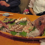 大真 - 舟盛り（鯛、鱈キク、かつお、〆いわし、タコの頭）