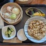 台湾茶館 - 飲茶セット＠1000　夏場はゼリーではなくてドライフルーツだそう。