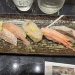 廻転とやま鮨 - 富山湾五貫盛り2640円　ノドグロ炙り、白エビ、紅ズワイガニなど